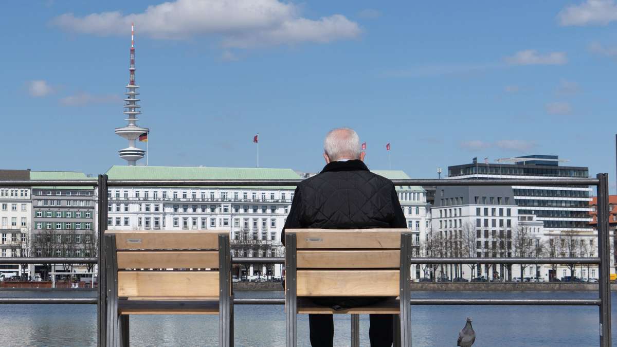 Just 42 Minutes of Daylight Daily May Lower Dementia Risk