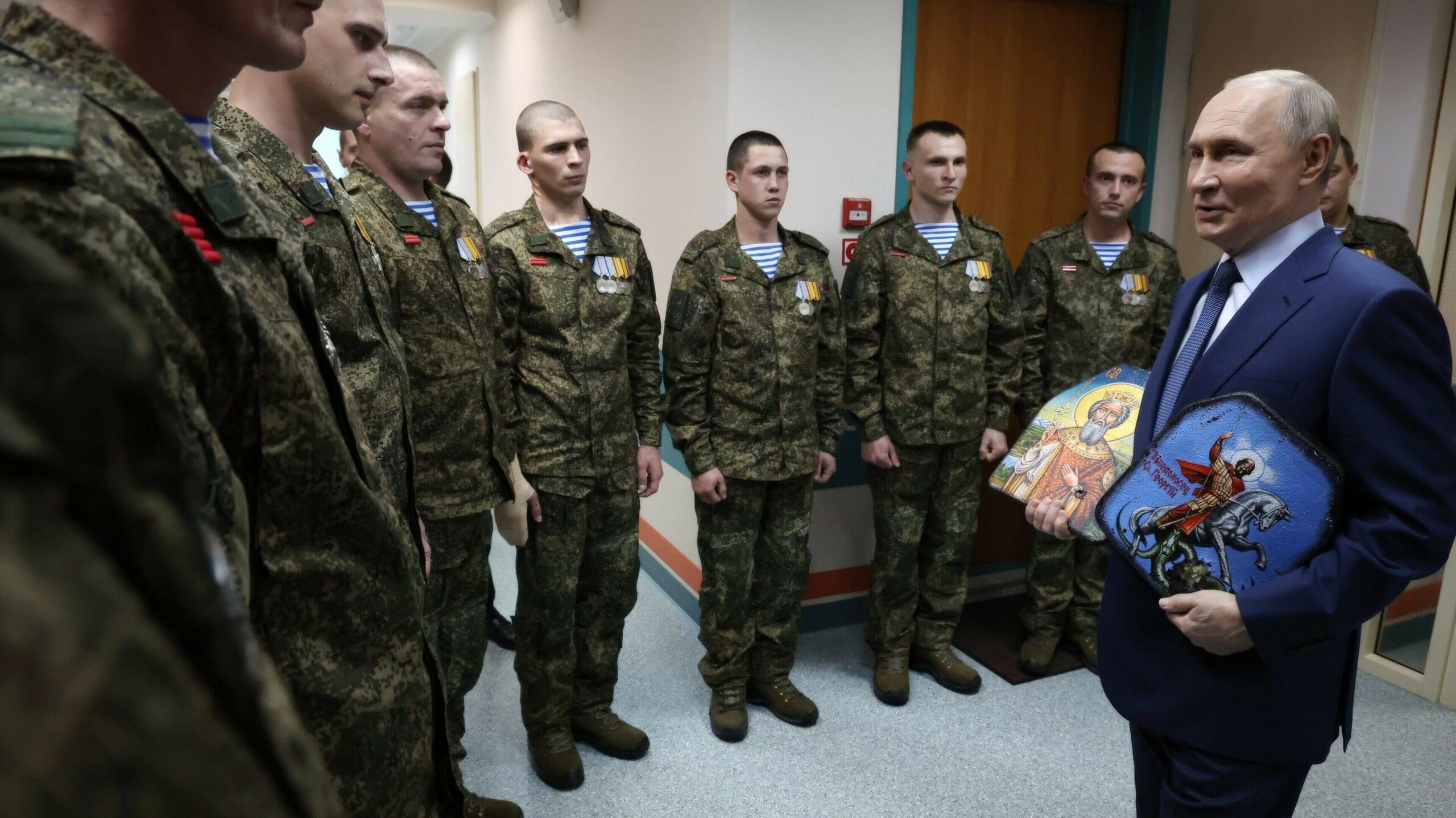 Kremlin mercilessly hunting for new soldiers, panic grows among Russians: ‘Stay inside as a man!’
