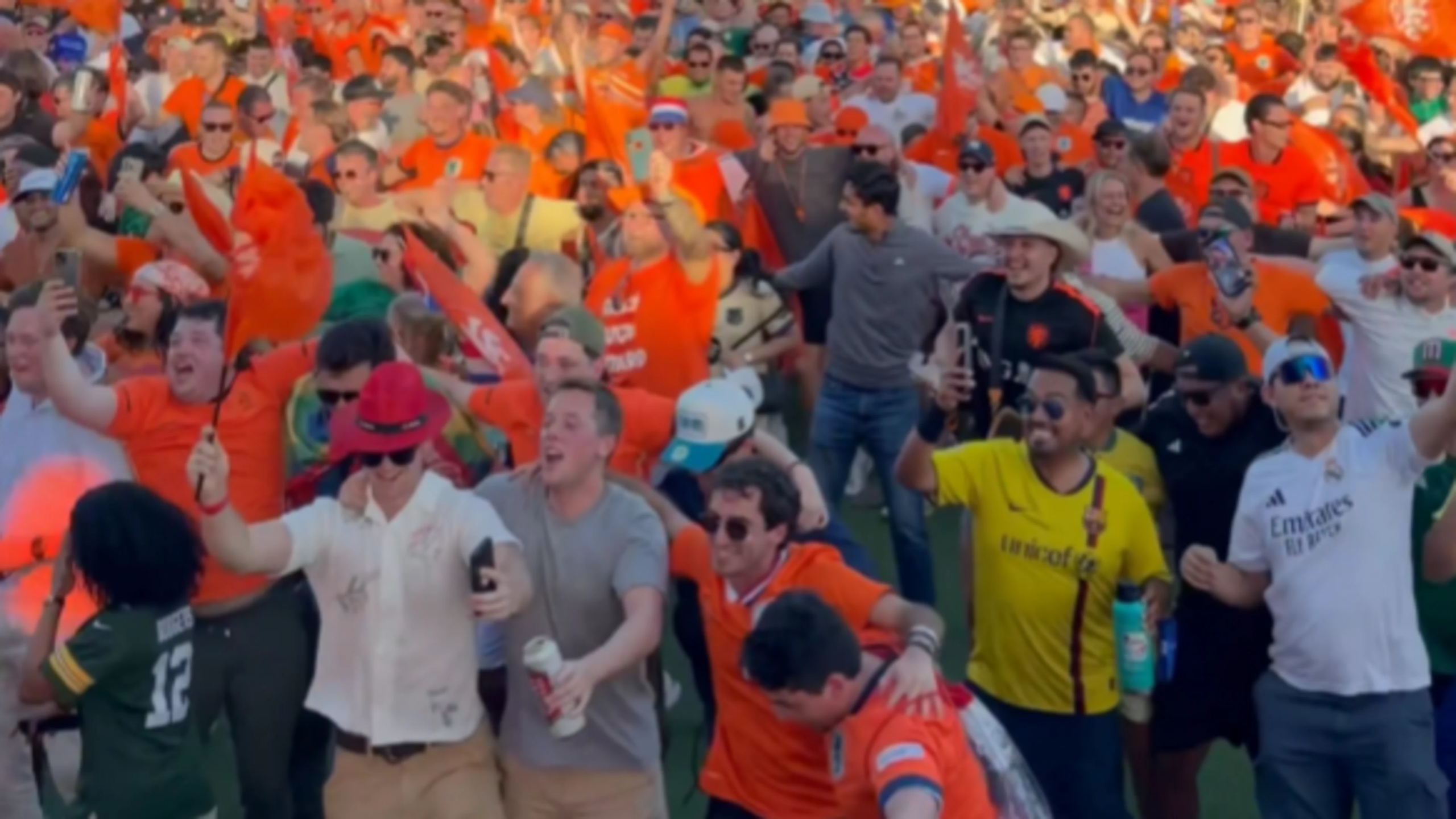 LIVE World Cup 2026 | Dutch supporters warm up in Dallas with ‘Left Rechts’ for the World Cup opener against Japan