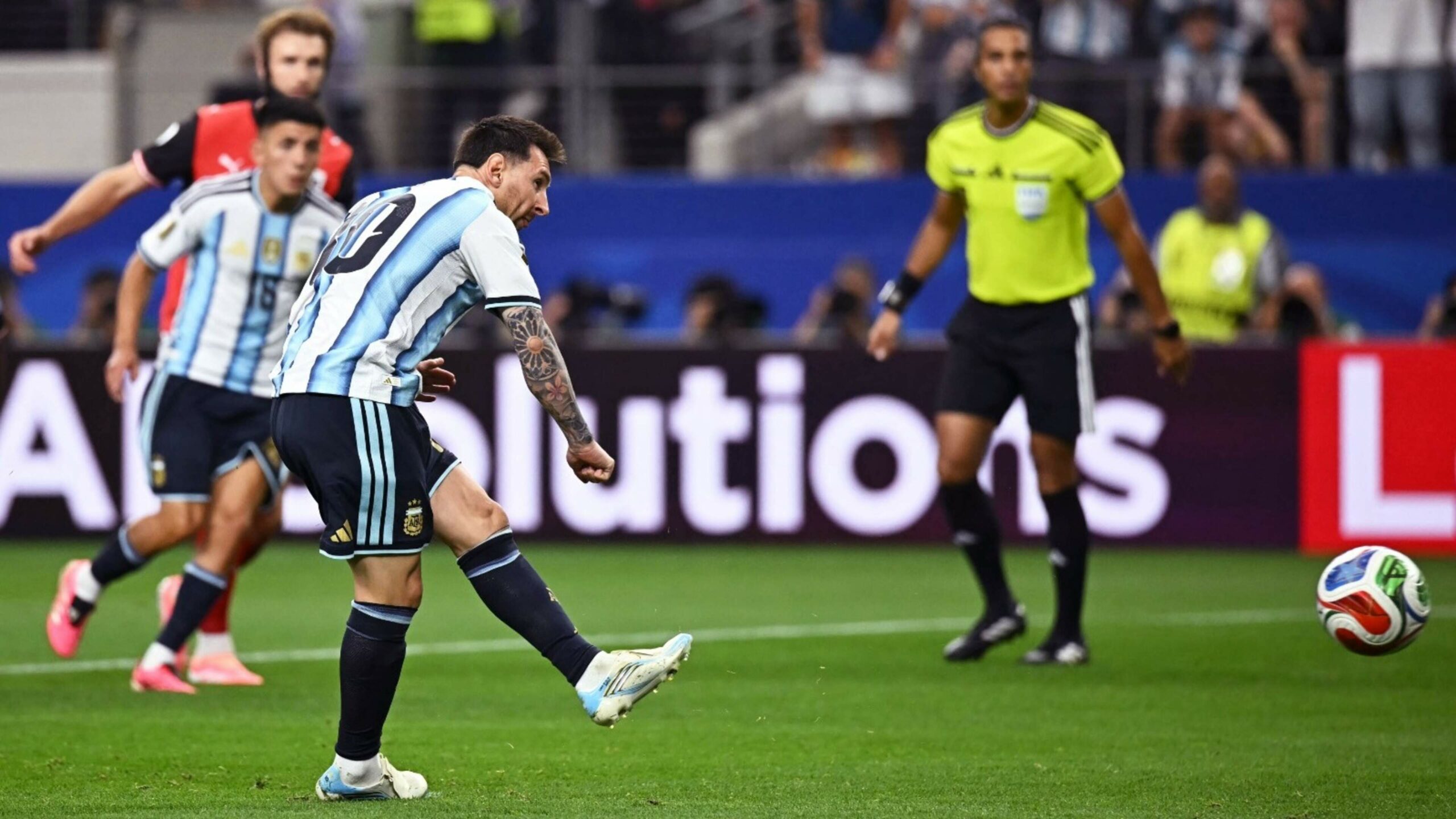 LIVE World Cup 2026 | Lionel Messi also misses a second big chance to score the opening goal