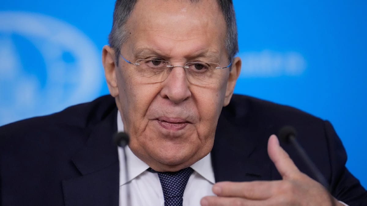 Lawrow Demands Clarity from Trump on Ukraine Conflict: What Happened in Évian?