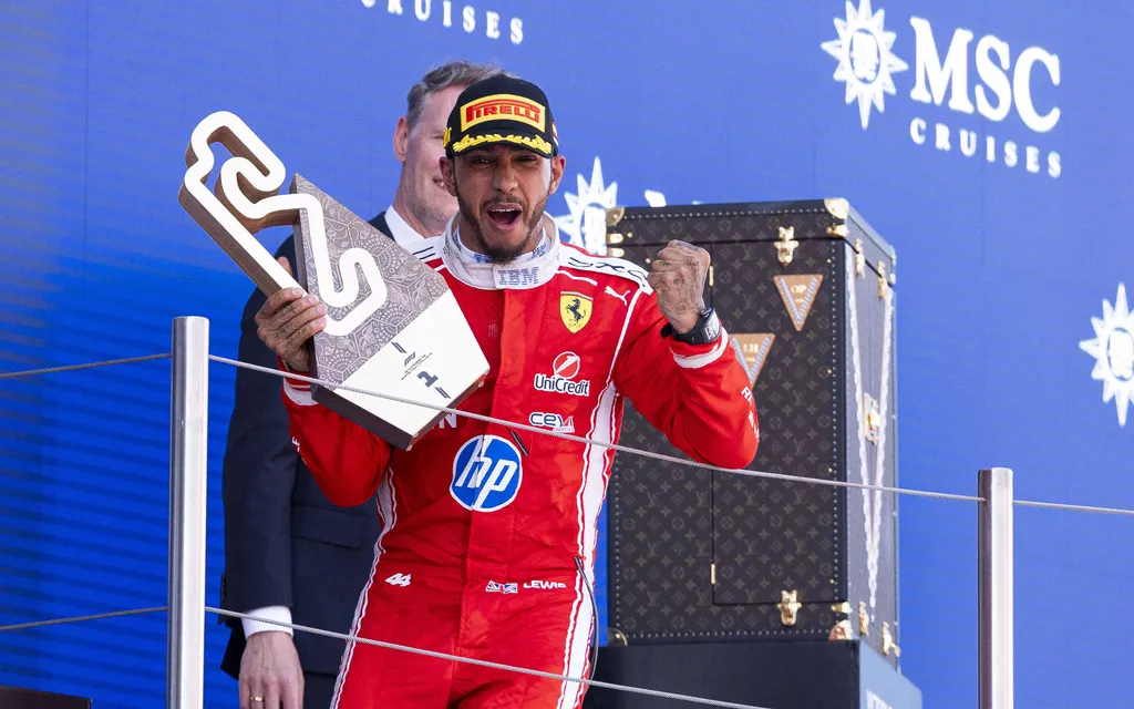 Lewis Hamilton received an intimate phone call – Photographer heard everything