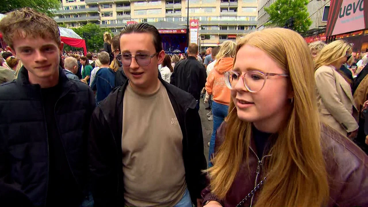 Which song is the summer hit of the year? Cheerio or Is that necessary? These young people haven't decided yet. (Photo: Omroep Brabant.)