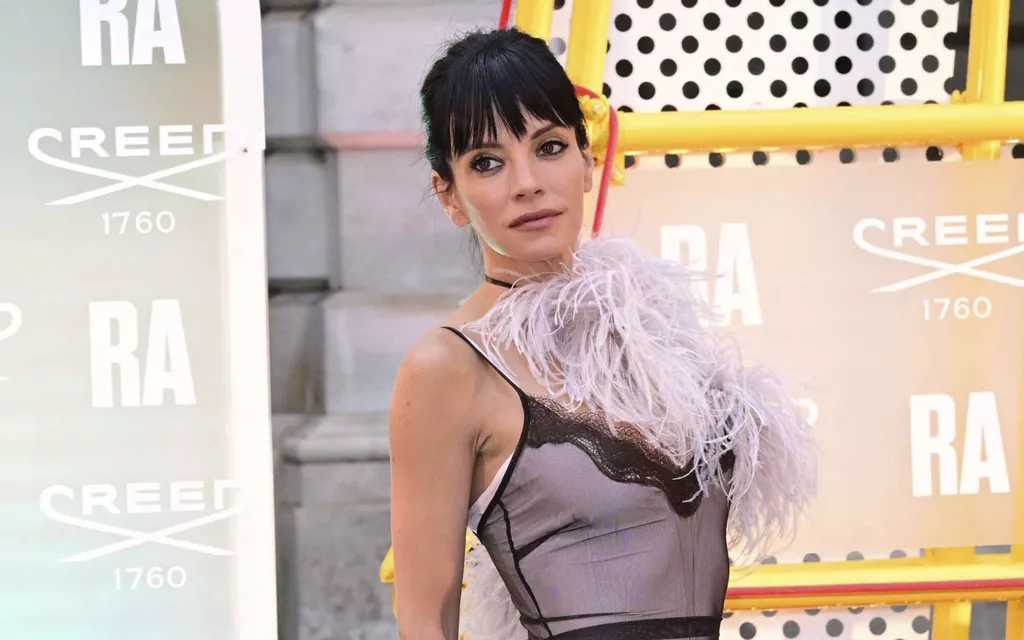Lily Allen’s feather costume turned heads – See the photos