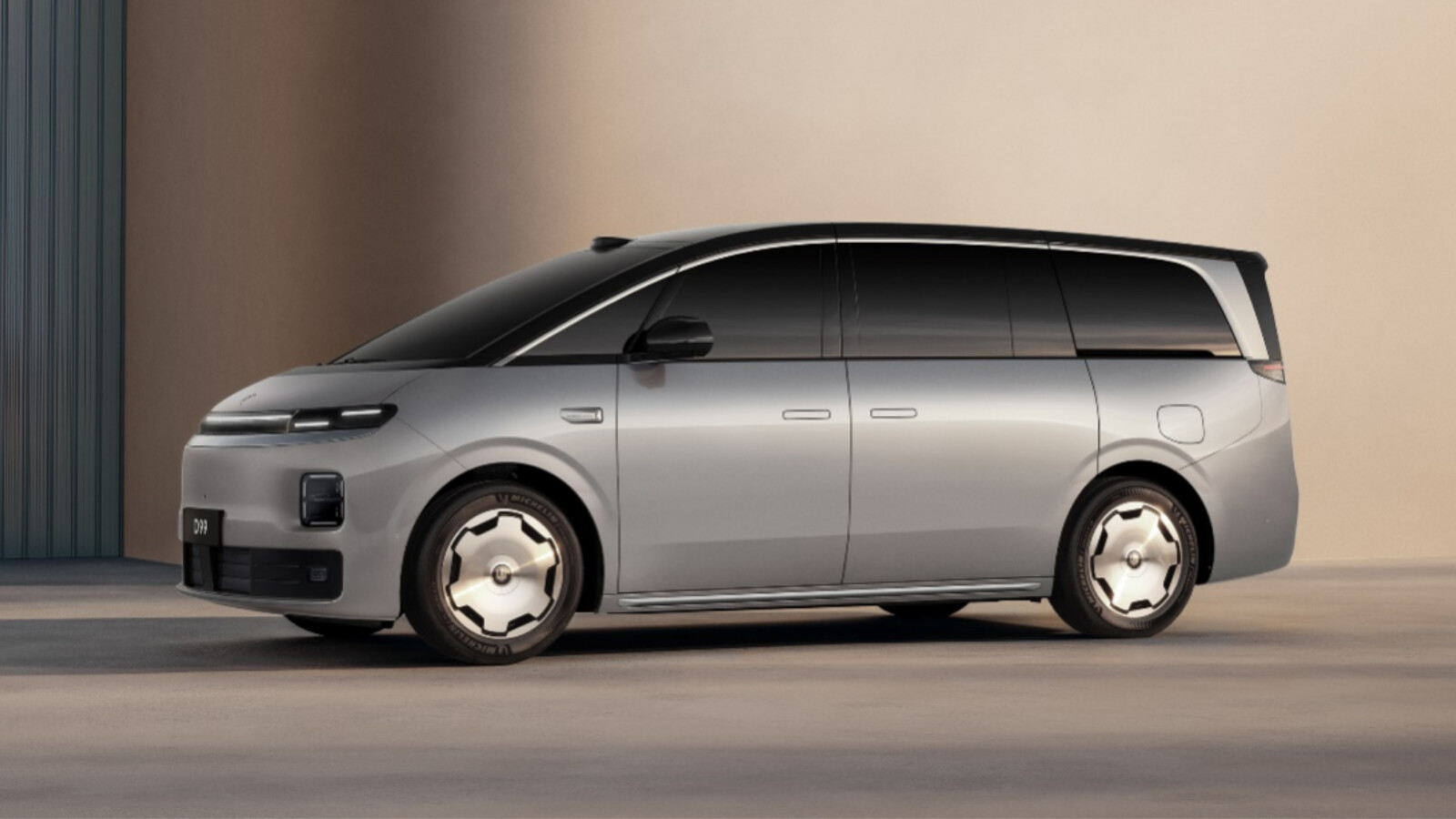 Luxury Van with 7 Seats, Lounge & Bed Space: Only €41,000 Fully Equipped!