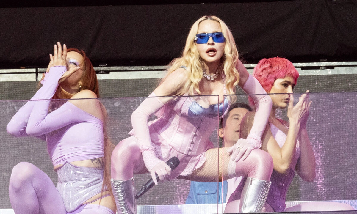 Madonna unveils “Confessions II – The Film”, the looks are Dolce & Gabbana