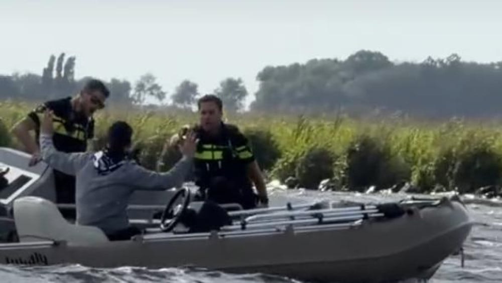Man arrested after chase on Alkaardermeer, police use taser