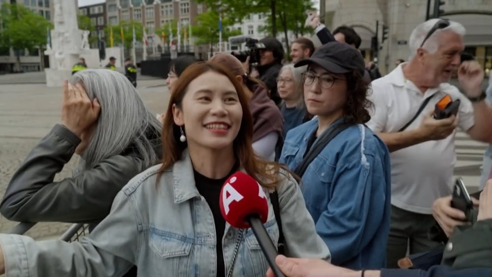 Many Japanese on Dam Square in Amsterdam for the emperor’s visit: “This is very rare”