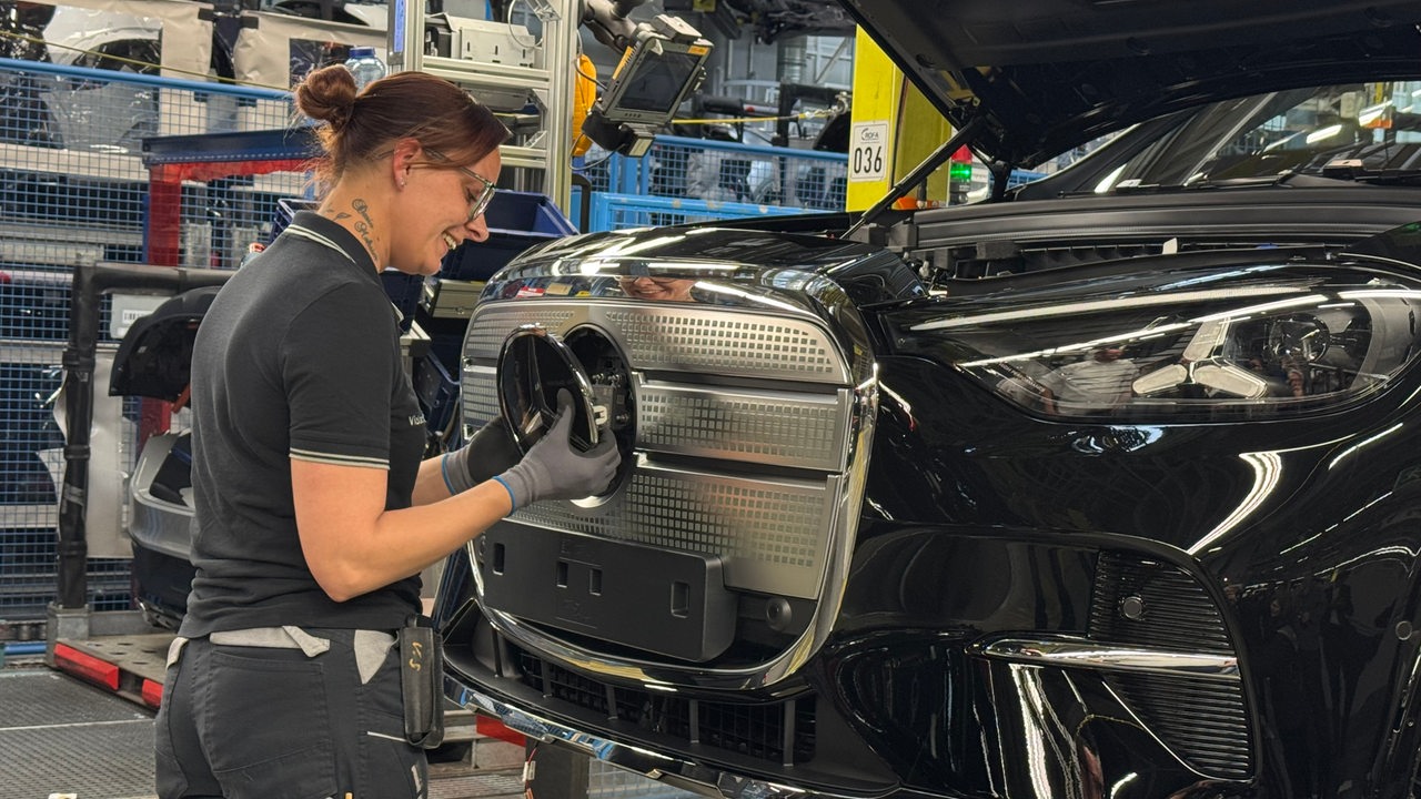 Mercedes Workers Upset: Special Payment Postponed Amid Cost-Cutting Measures