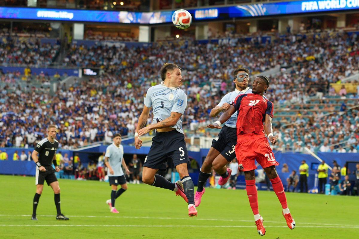 Muslera appeared in all the photos and Uruguay and Cape Verde left the group leadership on a plate to Spain