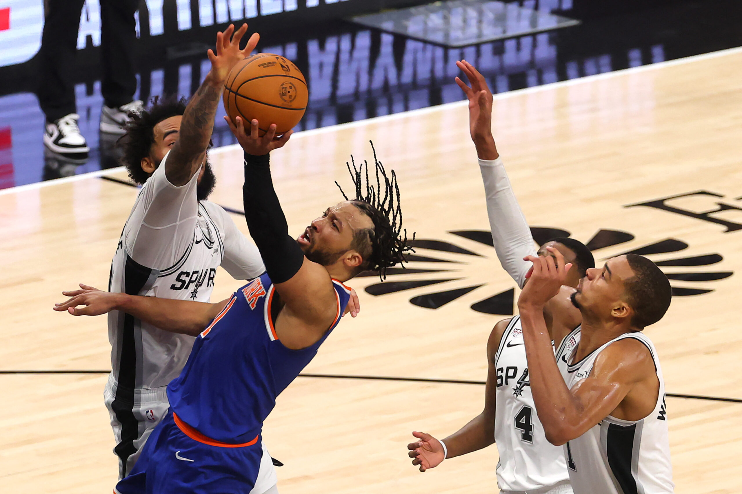 NBA Finals, New York wins in San Antonio, series 2-0
