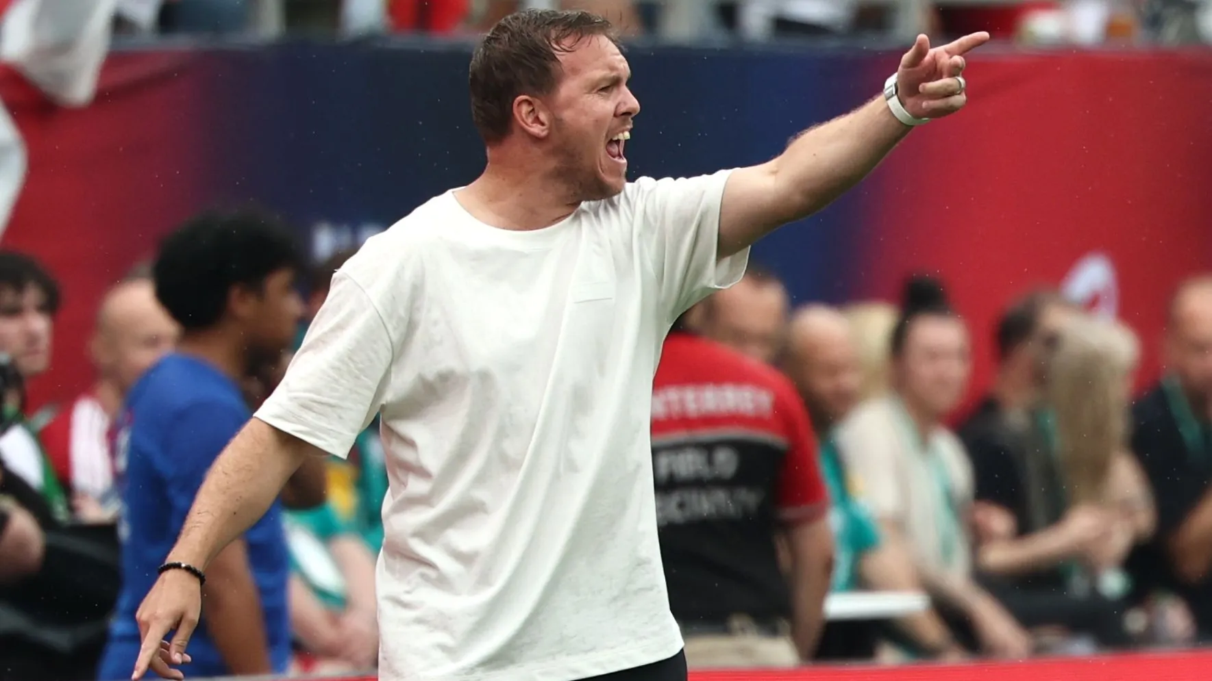 National coach Nagelsmann in the first half of the game against the USA: white T-shirt. black pants. National coach Nagelsmann in the first half of the game against the USA: white T-shirt. black pants.