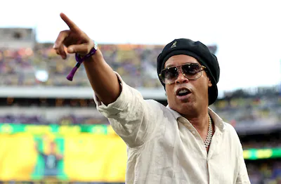 ‘New colours, same smile’: Ronaldinho (46) suddenly appears at Italian third division club | Sport