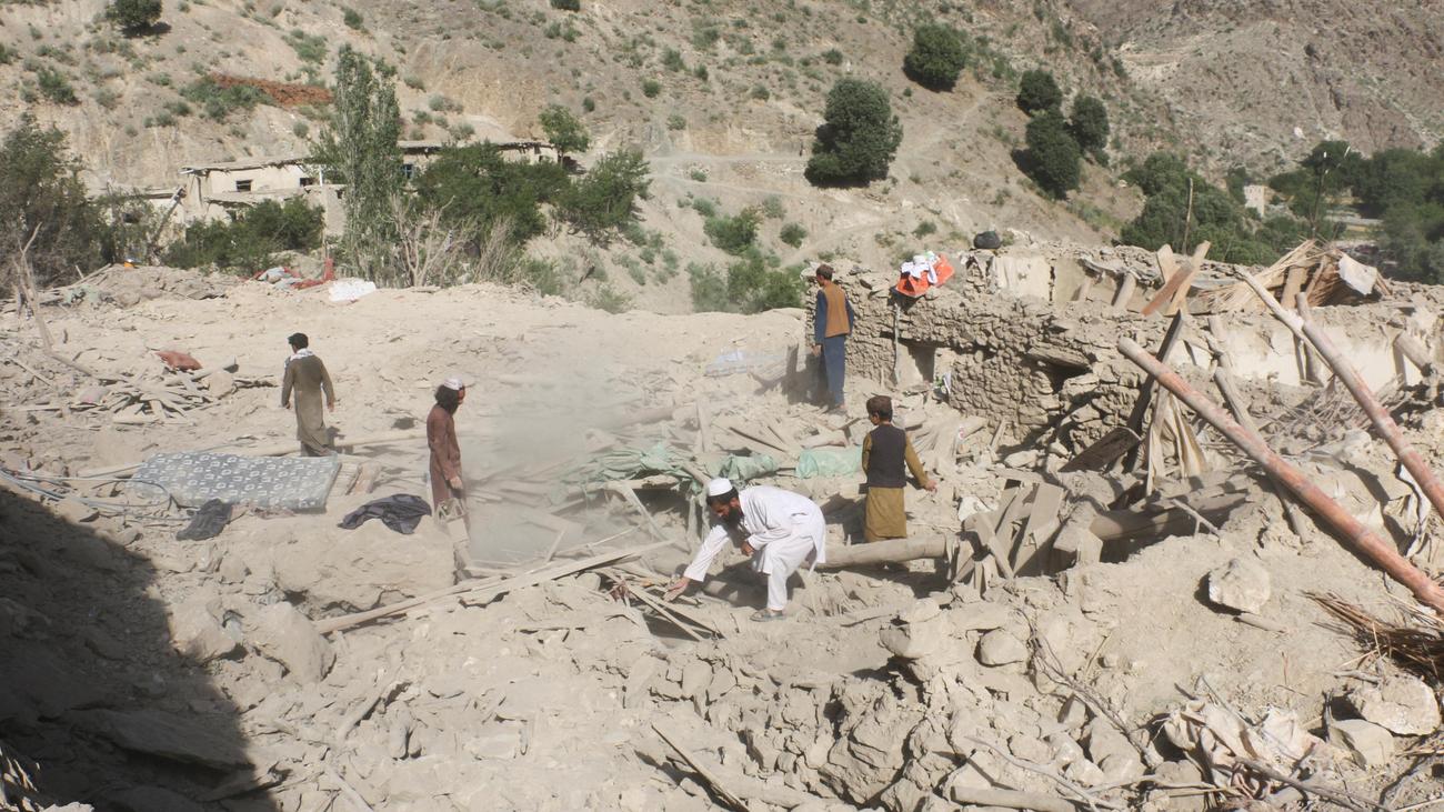 Pakistan Strikes in Afghanistan: Reports of High Civilian Casualties and Extremist Deaths