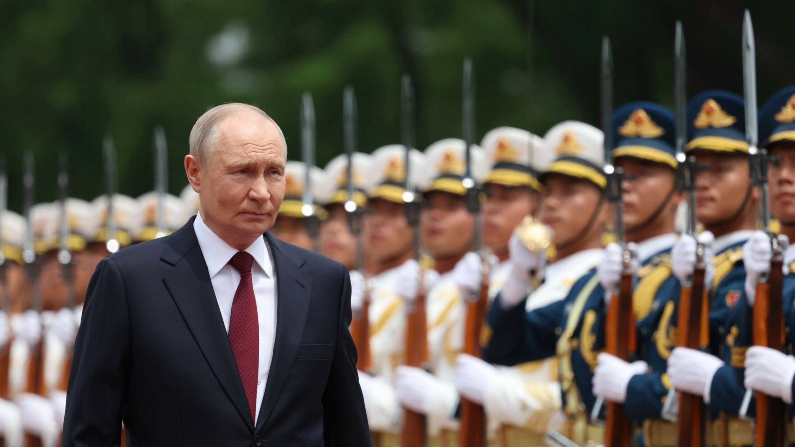 ‘Paranoid’ Putin received with loud cheers after drone attack on Moscow: but something stands out about these ‘worshippers’