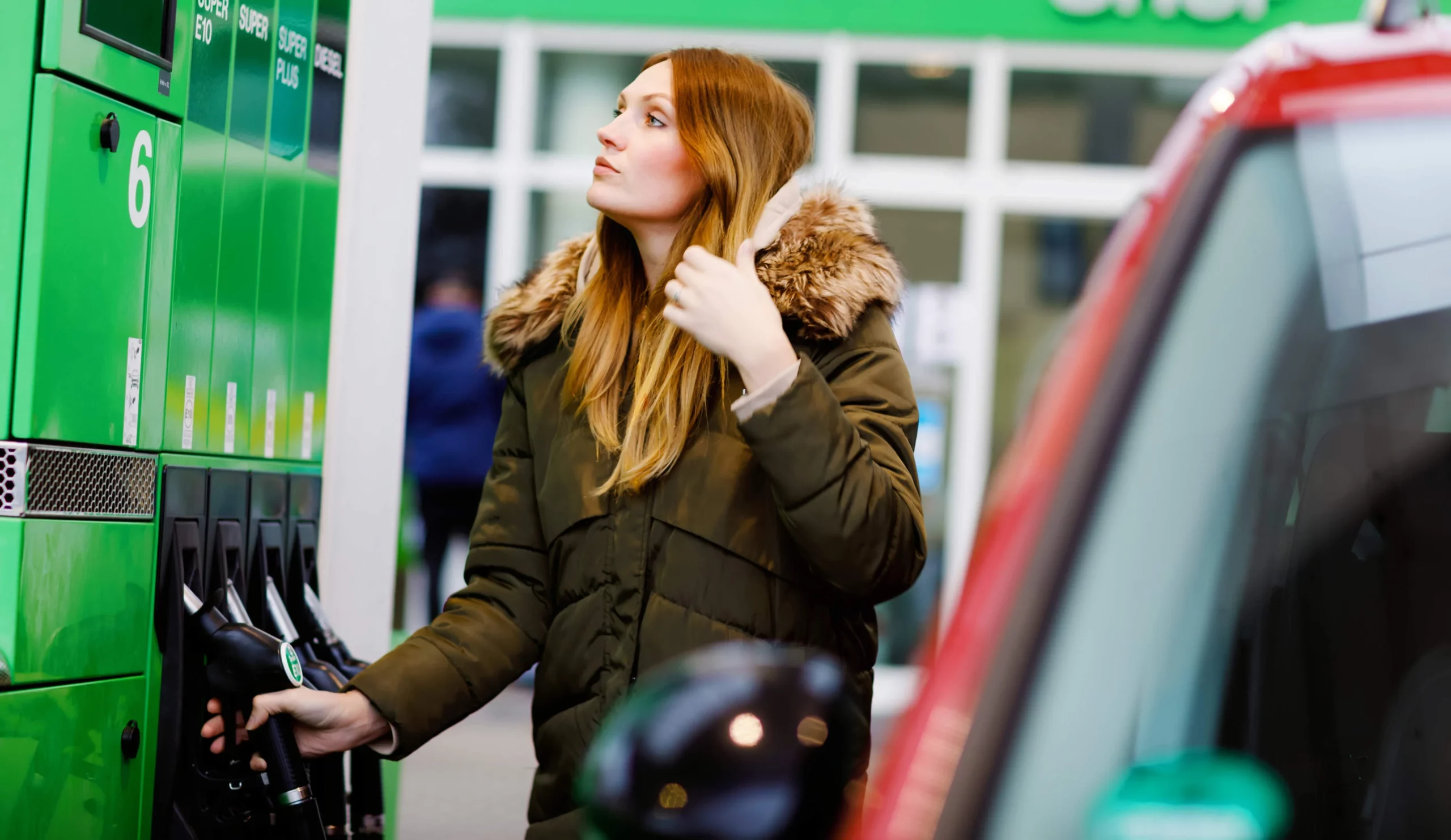 Petrol price will remain well above 2 euros until the end of next year, higher kilometer reimbursement ‘hardly does anything’