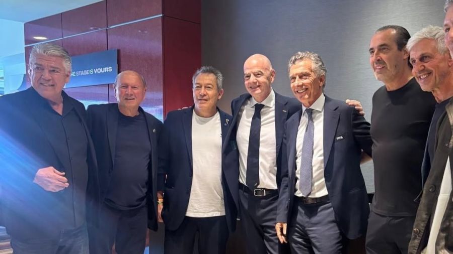 Photos of Macri and his girlfriend in the United States following the World Cup