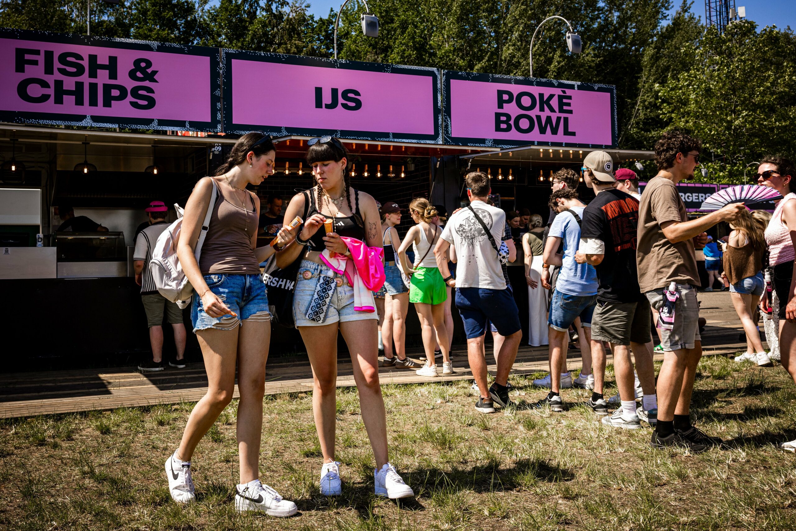 Pinkpop braves the heat on the first day and jumps with Zara Larsson, Roxy Dekker and Twenty One Pilots