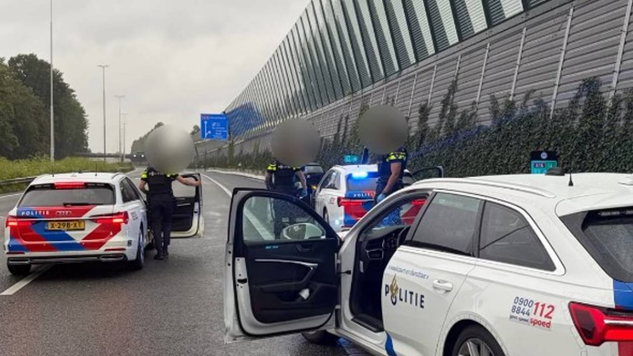 Police draw gun when arresting motorist in Breda