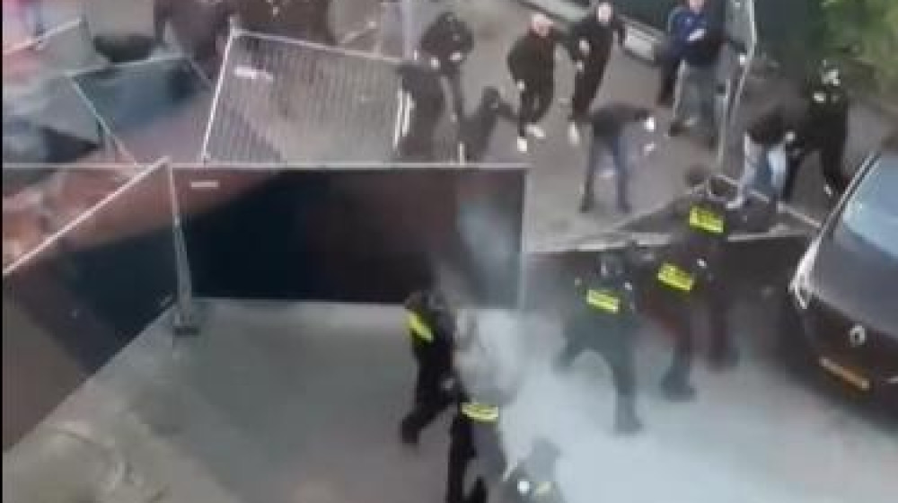 Prison sentences for two Ajax supporters after violence against police in Volendam