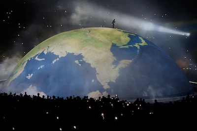 Protest could not stop his arrival: despite controversy, Kanye West still kicks off his first Dutch concert