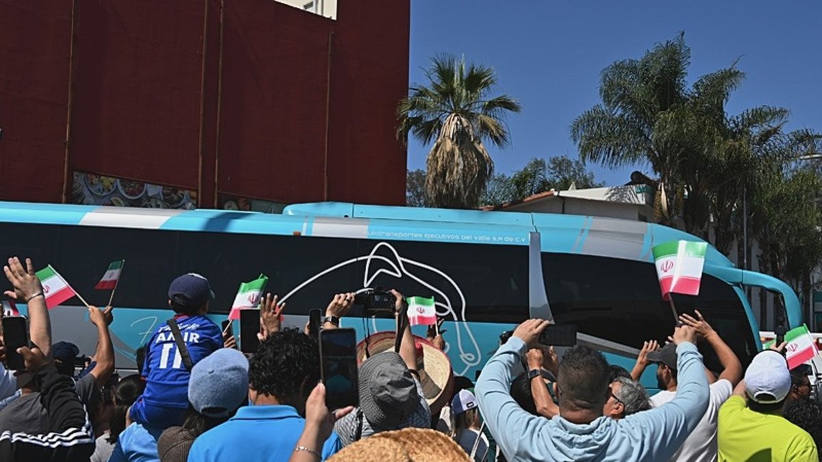 Protests were held in front of the hotel where the Iran National Football Team is staying – Breaking News