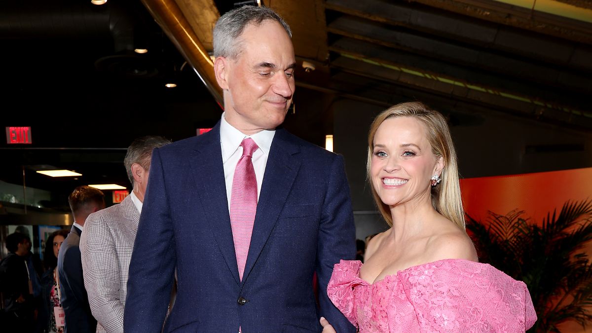 Reese Witherspoon Debuts Relationship with German Financier at Premiere