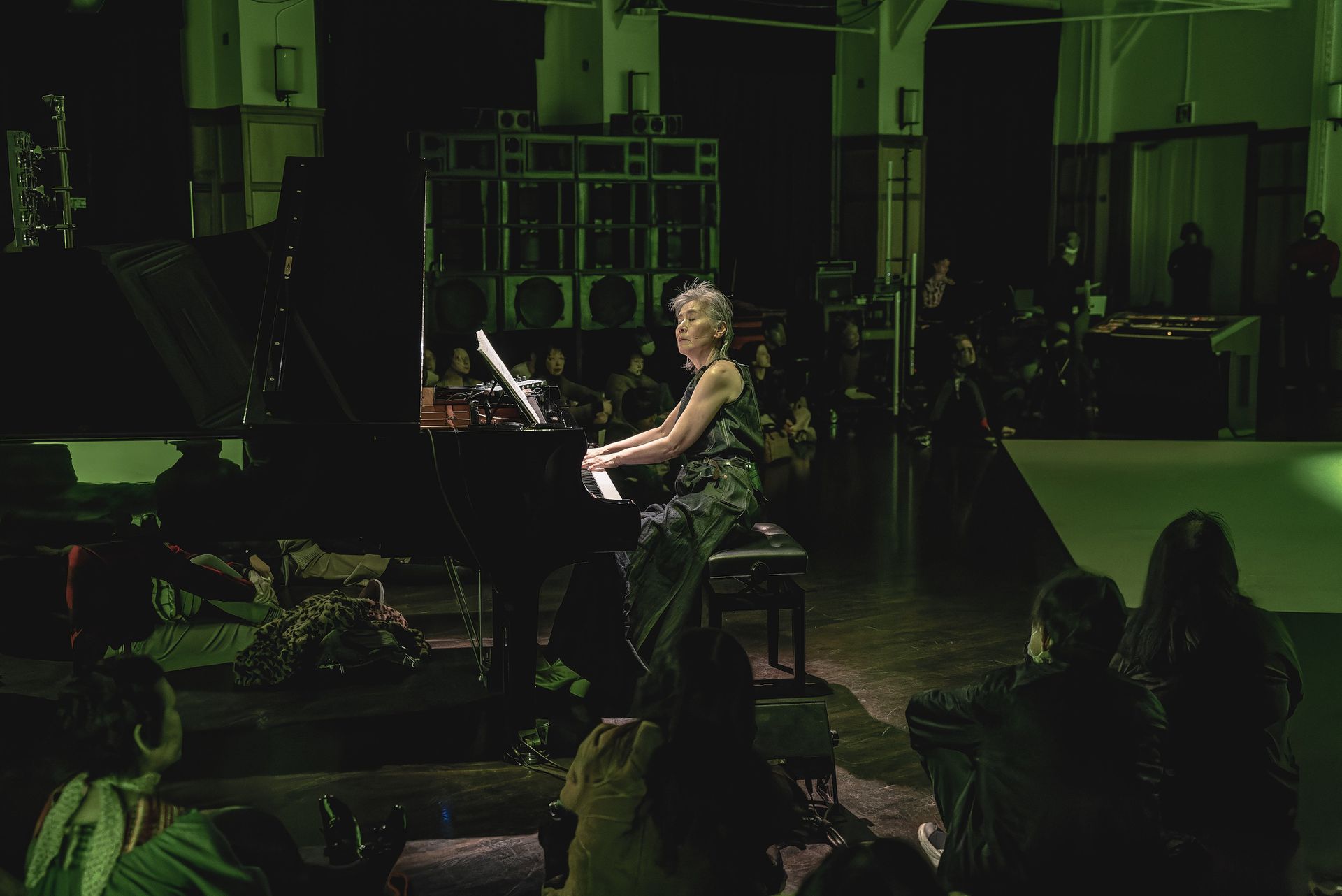 Review We Are The House at the Holland Festival, an installation performance by Tomoko Mukaiyama with Just van Bommel