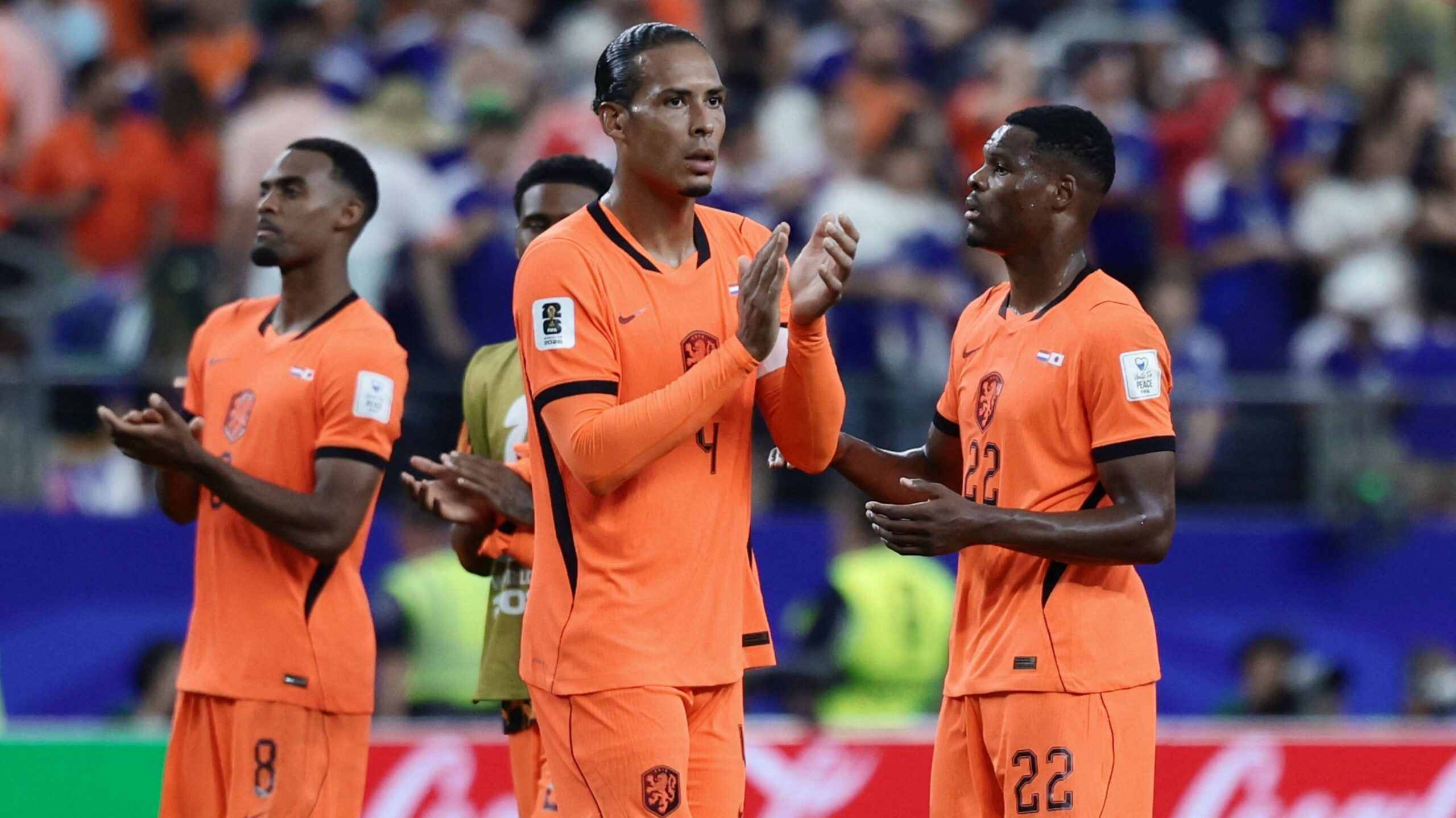 Ron Vlaar firmly believes in the defense of the Dutch national team and is annoyed by criticism of Virgil van Dijk: ‘That is not always fair’