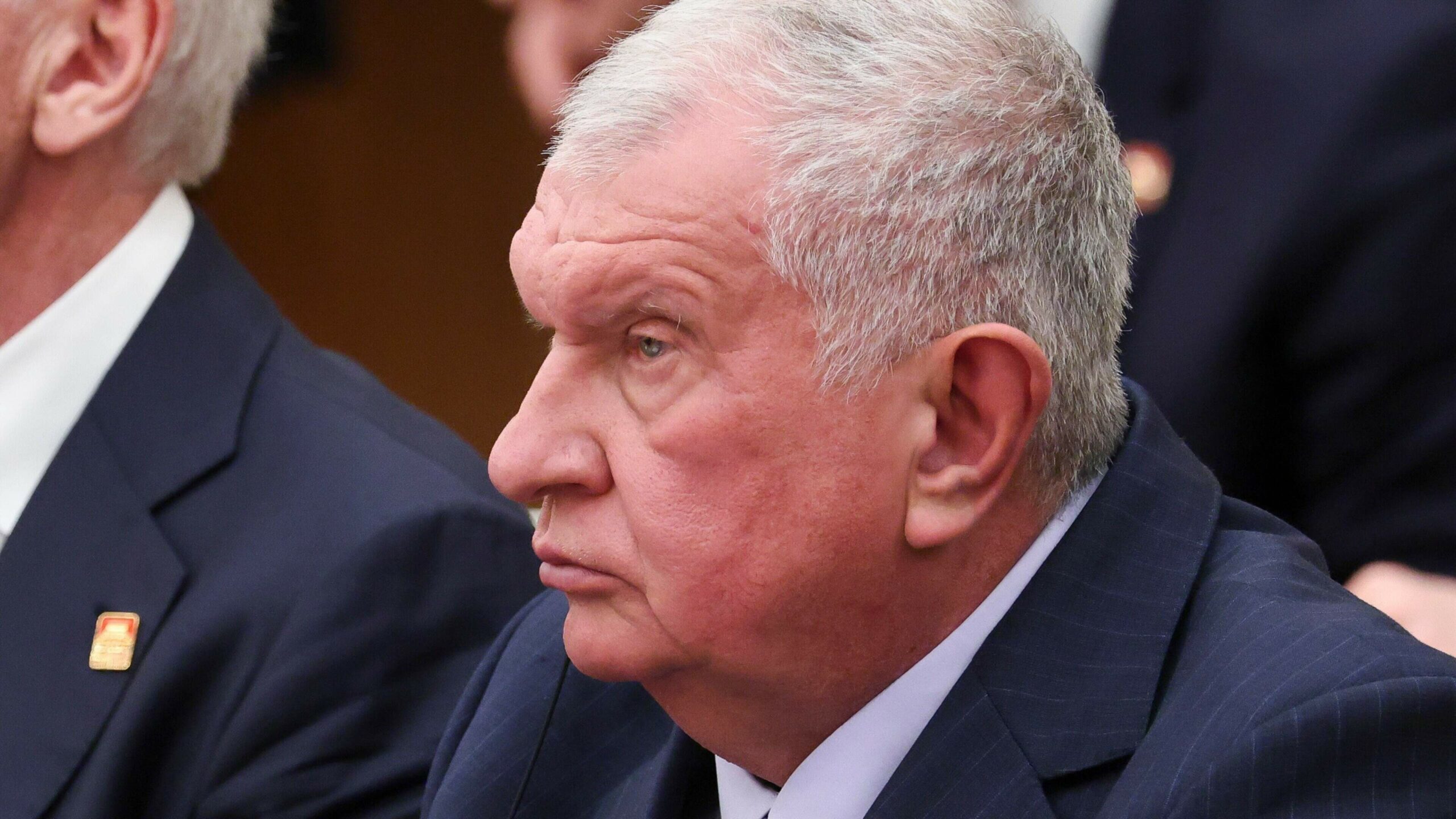 Rosneft CEO: US companies benefit from Strait of Hormuz blockade