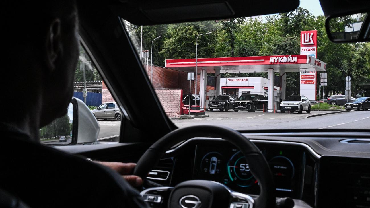 Russia’s Fuel Crisis: Can Putin Still Downplay the Growing Gasoline Shortage?
