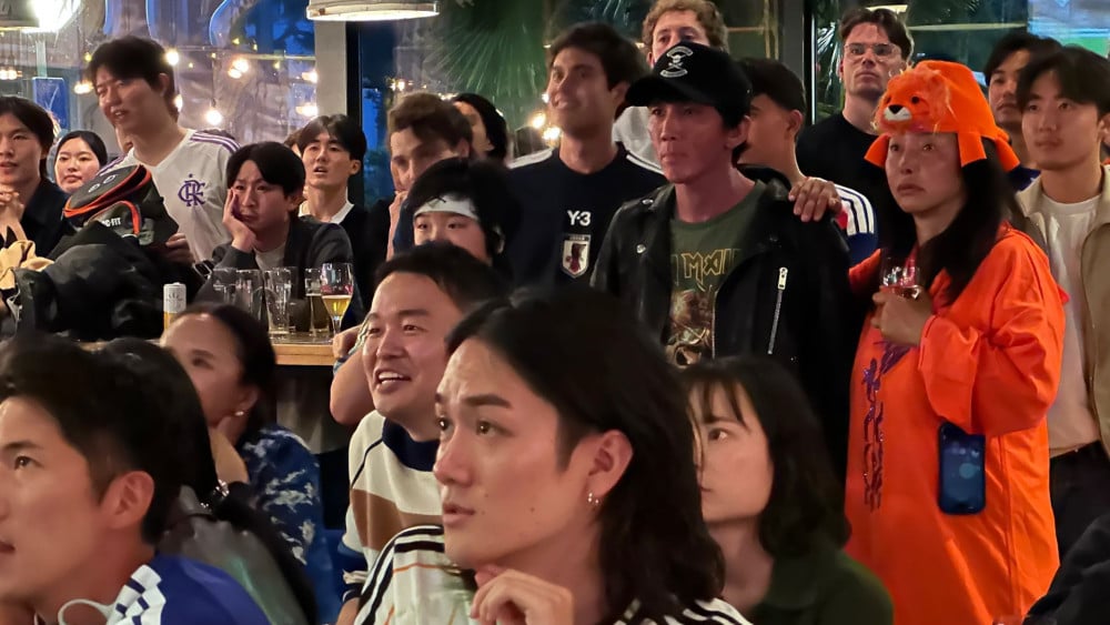 SEE: Japanese and Dutch students watch the World Cup match together
