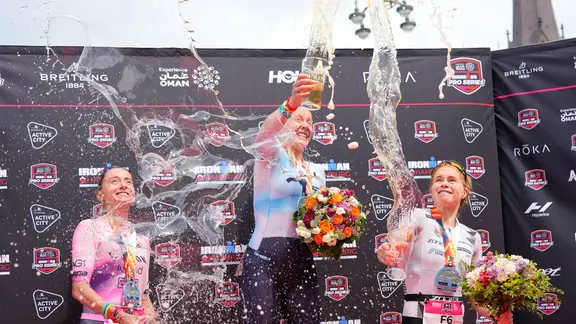 Laura Philipp, Solveig Lövseth and Katrine Christensen (from left) at the Ironman European Championships award ceremony in Hamburg | WITTERS Laura Philipp, Solveig Lövseth and Katrine Christensen (from left) at the Ironman European Championships award ceremony in Hamburg