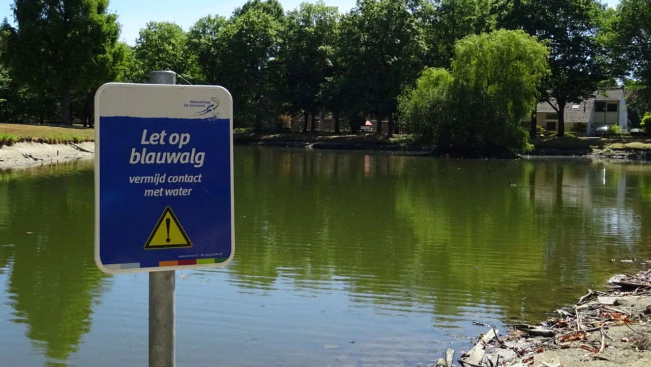 We would rather not see this sign this summer (Photo: Willem van Nunen).