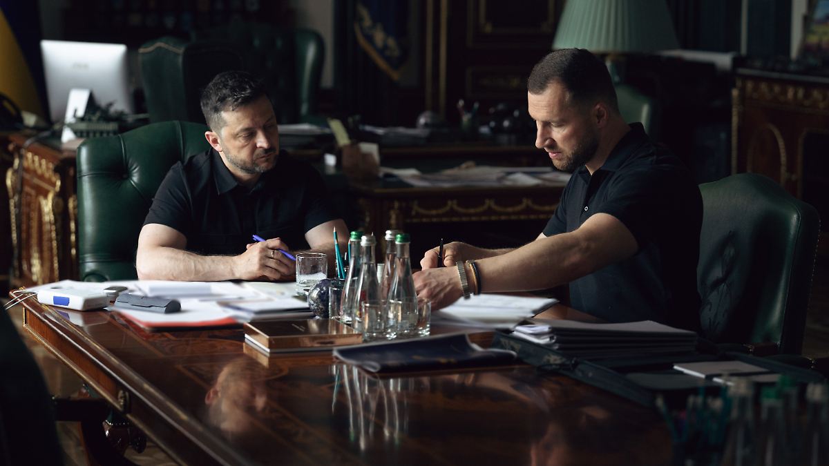 Selenskyj Launches 40-Day Operation to Force Russia into Peace