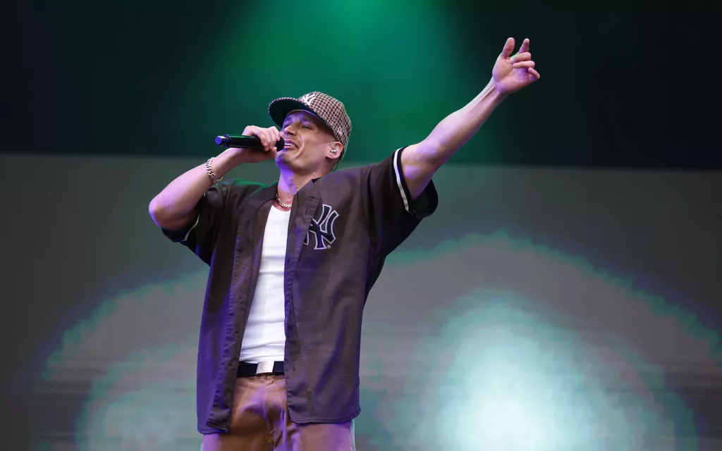 Shirtless Gettomasa was surprised on stage – This is how the comeback gig went