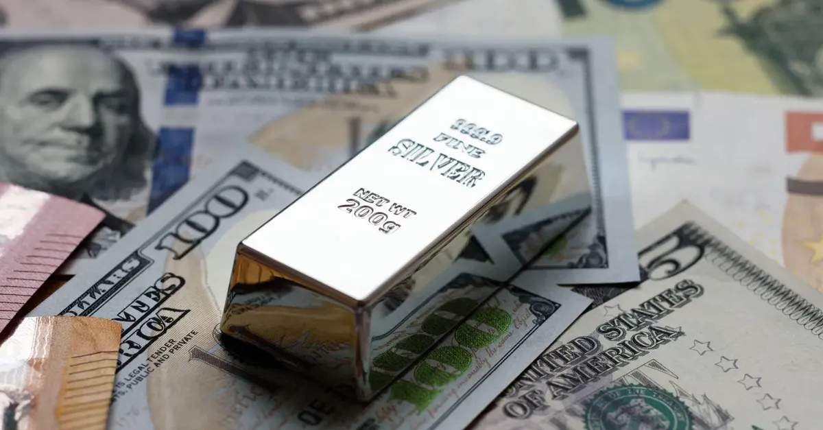 Silver Price Forecast: Dollar Pressure and Growing Deficit Insights