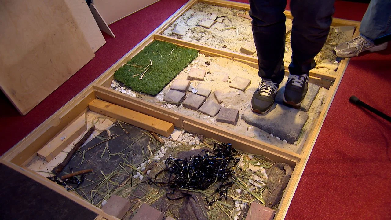 The hatches in the ground under which there is material to imitate footsteps. (Photo: Omroep Brabant.)