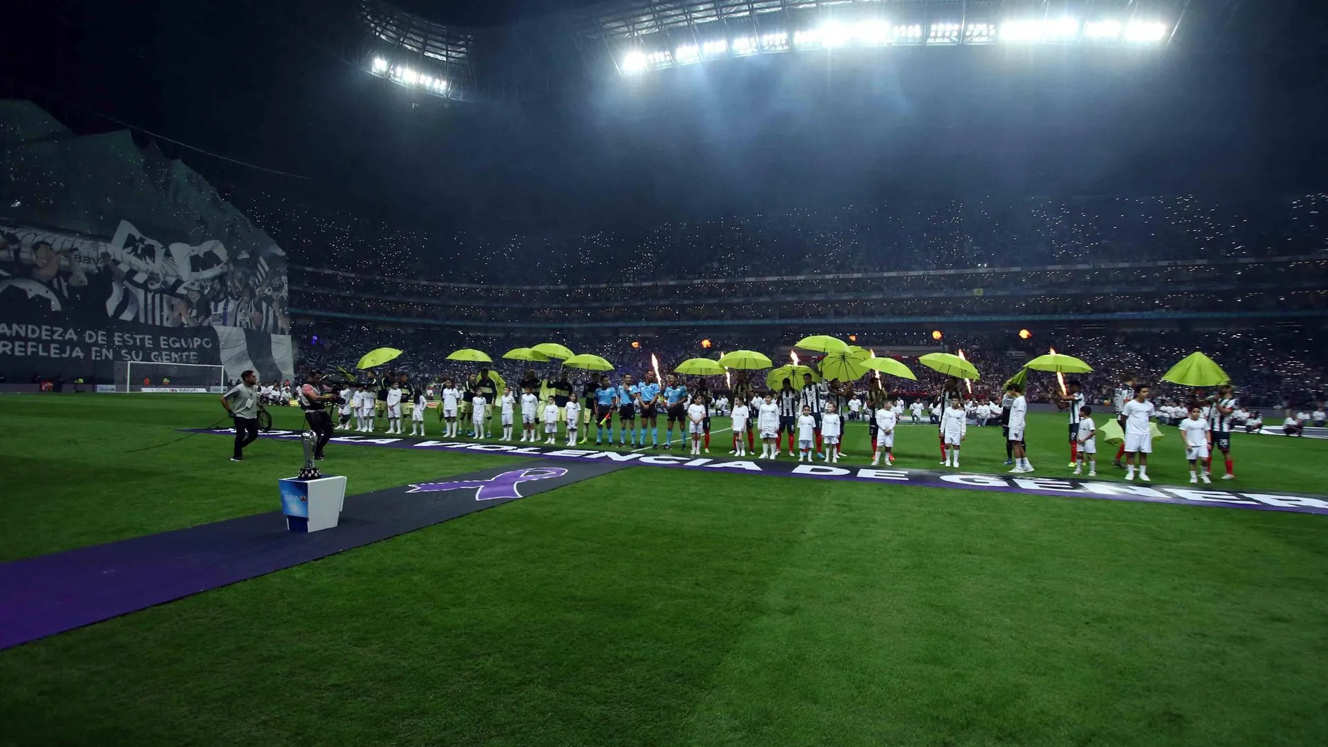 Monterrey (Mexico): The Estadio BBVA is considered one of the most beautiful stadiums in Mexico. The stadium can accommodate a good 50,000 spectators. From the arena you can see the mountains of Mexico. The Estadio BBVA is one of the most modern venues in North America. Monterrey (Mexico): The Estadio BBVA is considered one of the most beautiful stadiums in Mexico. The stadium can accommodate a good 50,000 spectators. From the arena you can see the mountains of Mexico. The Estadio BBVA is one of the most modern venues in North America.