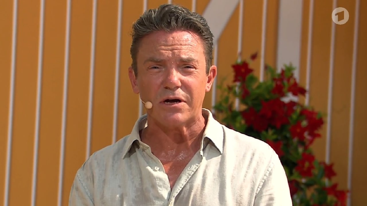 Stefan Mross Bravely Sweats Through “Immer Wieder Sonntags” in 37°C Heat
