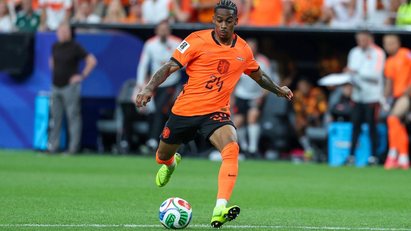 Storm Chaos Expected During World Cup Match: Live Update and Coverage