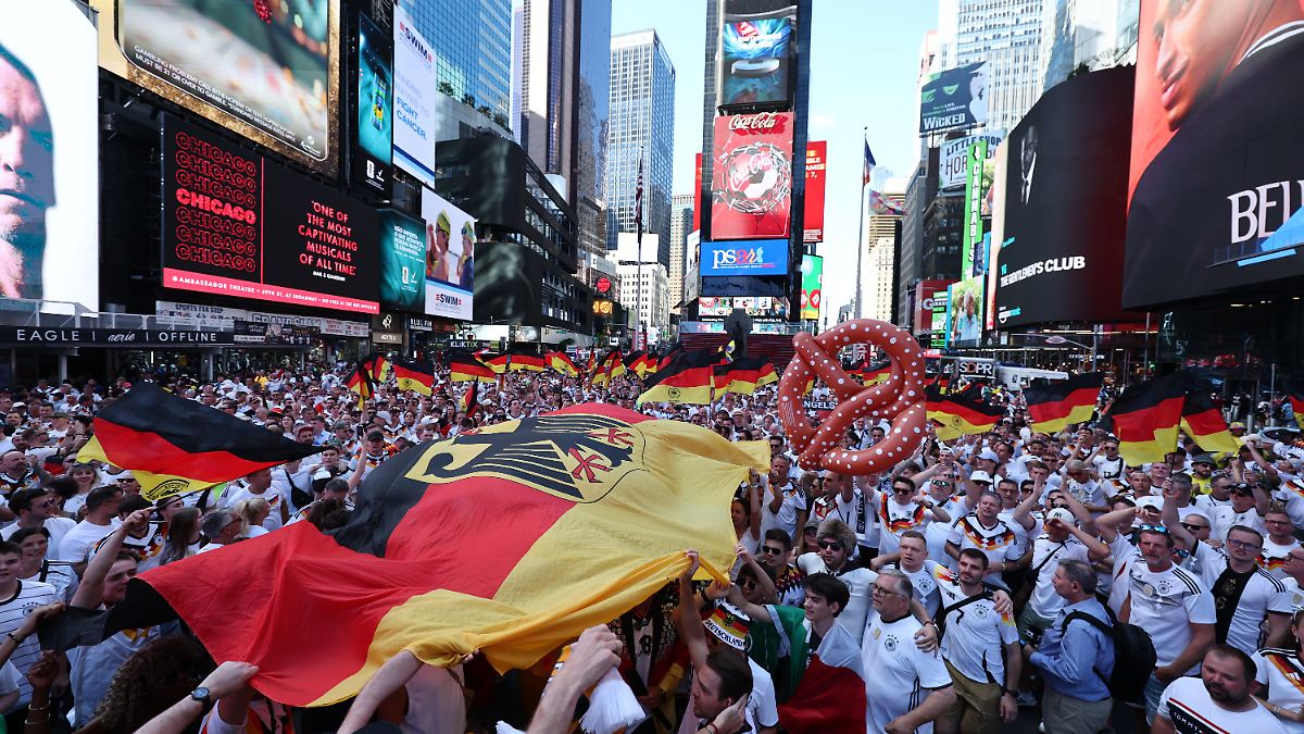 Super Deutschland: DFB Fans Bring Times Square to Life Before Ecuador Match