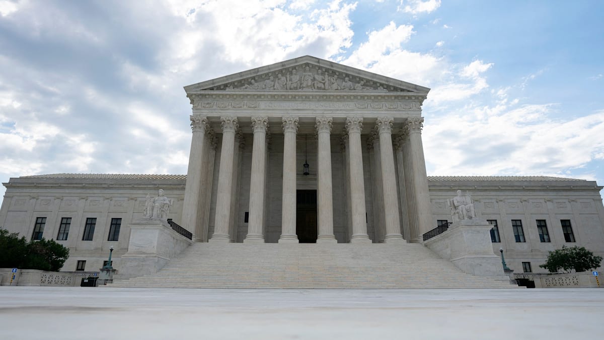 Supreme Court Backs Trump: Thousands of Migrants Face Deportation Threat