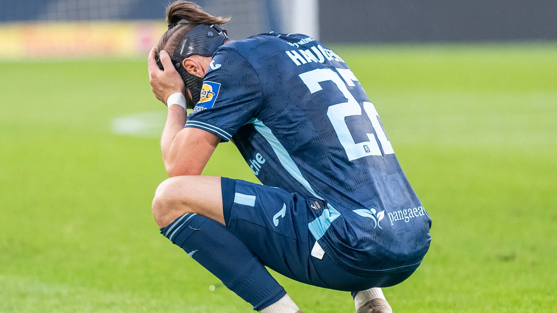 Sigurd Haugen on the ground: The goalscorer and his team are forced to go down.