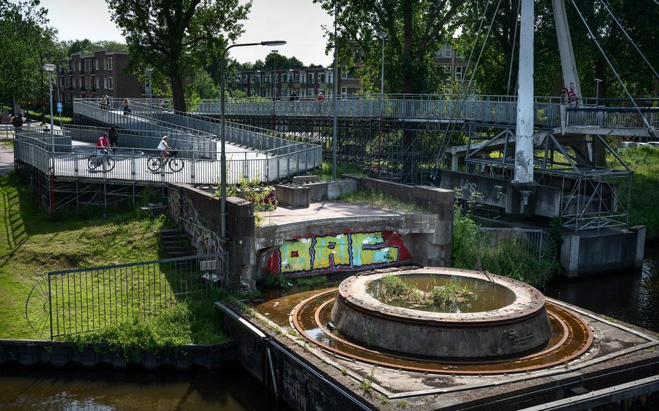 Temporary bicycle connection when replacing Gerrit Krol Bridge in Groningen is not possible, says Minister Karremans