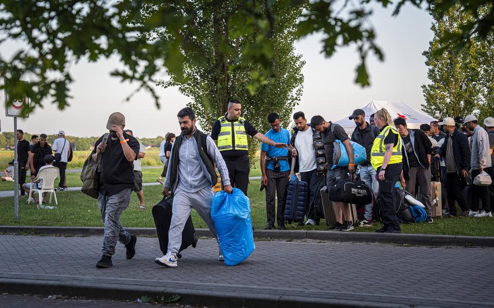 Temporary night shelter for asylum seekers in De Börkerkoel