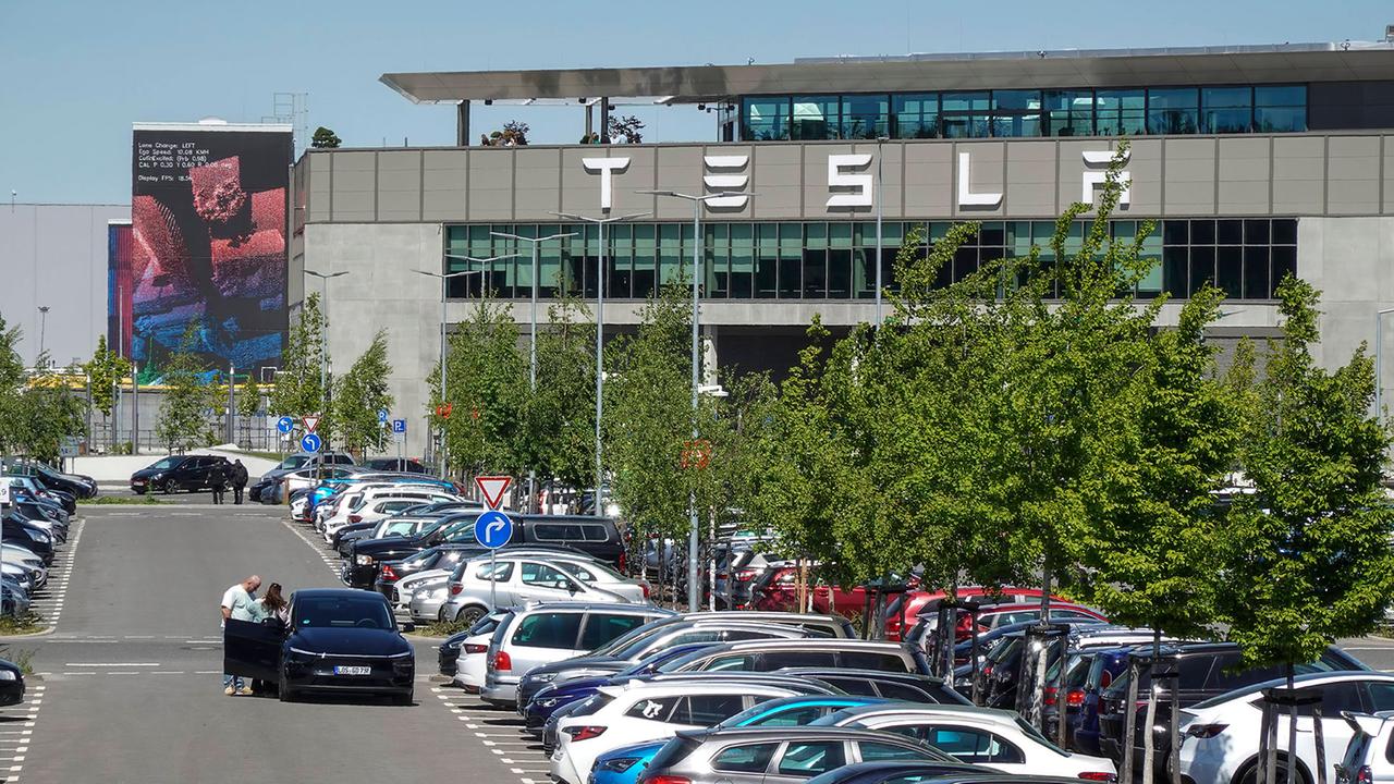Tesla Expands Grünheide Plant, Adding 1,000 New Jobs Amidst Rising Demand