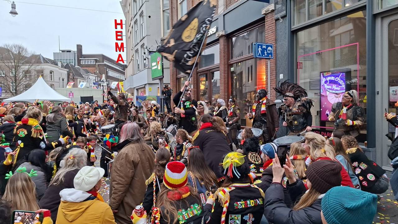 The municipality wants to intervene on busy Carnival Thursday, but the catering industry is resisting