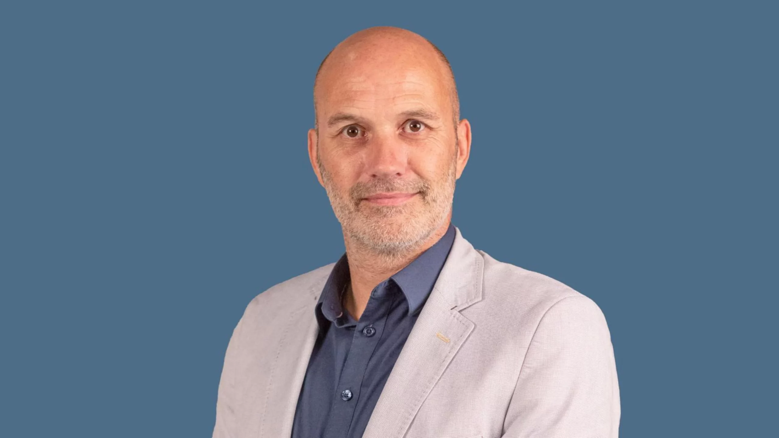 Theo Gommer: use pension money for retraining and further training