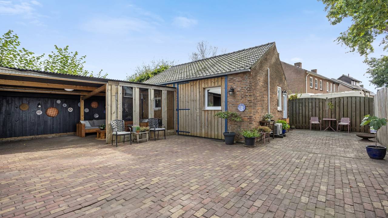 This garden house has a living room, kitchen, bedroom and bathroom.